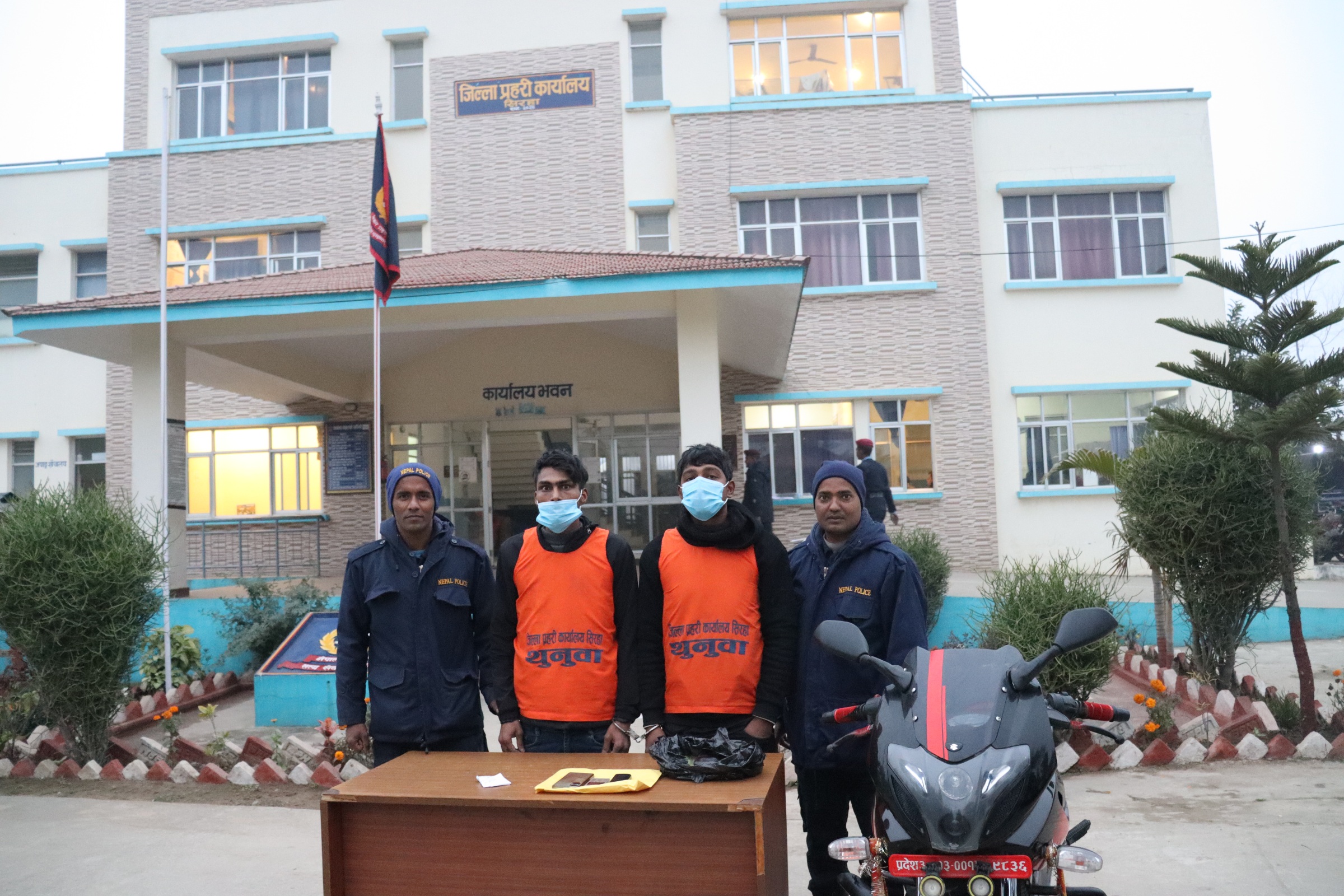 लागुऔषधको व्यापार फस्टिदाँ युवापुस्ता संकटमा, ब्राउन सुगर सहित दुइजना युवक पक्राउ  