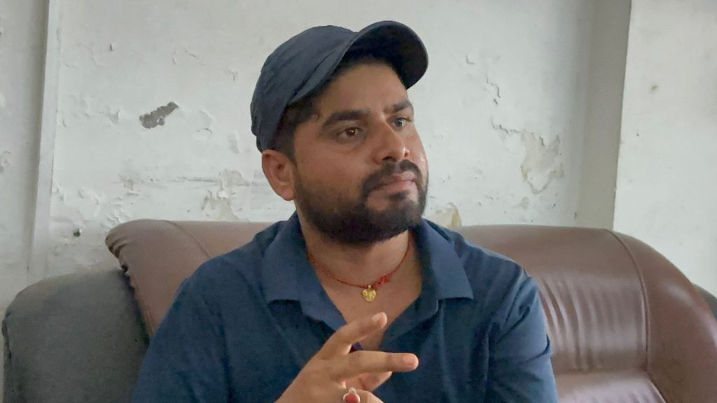 संगसँगै बस्ने साथीले ब्ल्याकमेल गरेपछि आत्महत्या गर्न बाध्य एक निर्माण व्यवसायी 