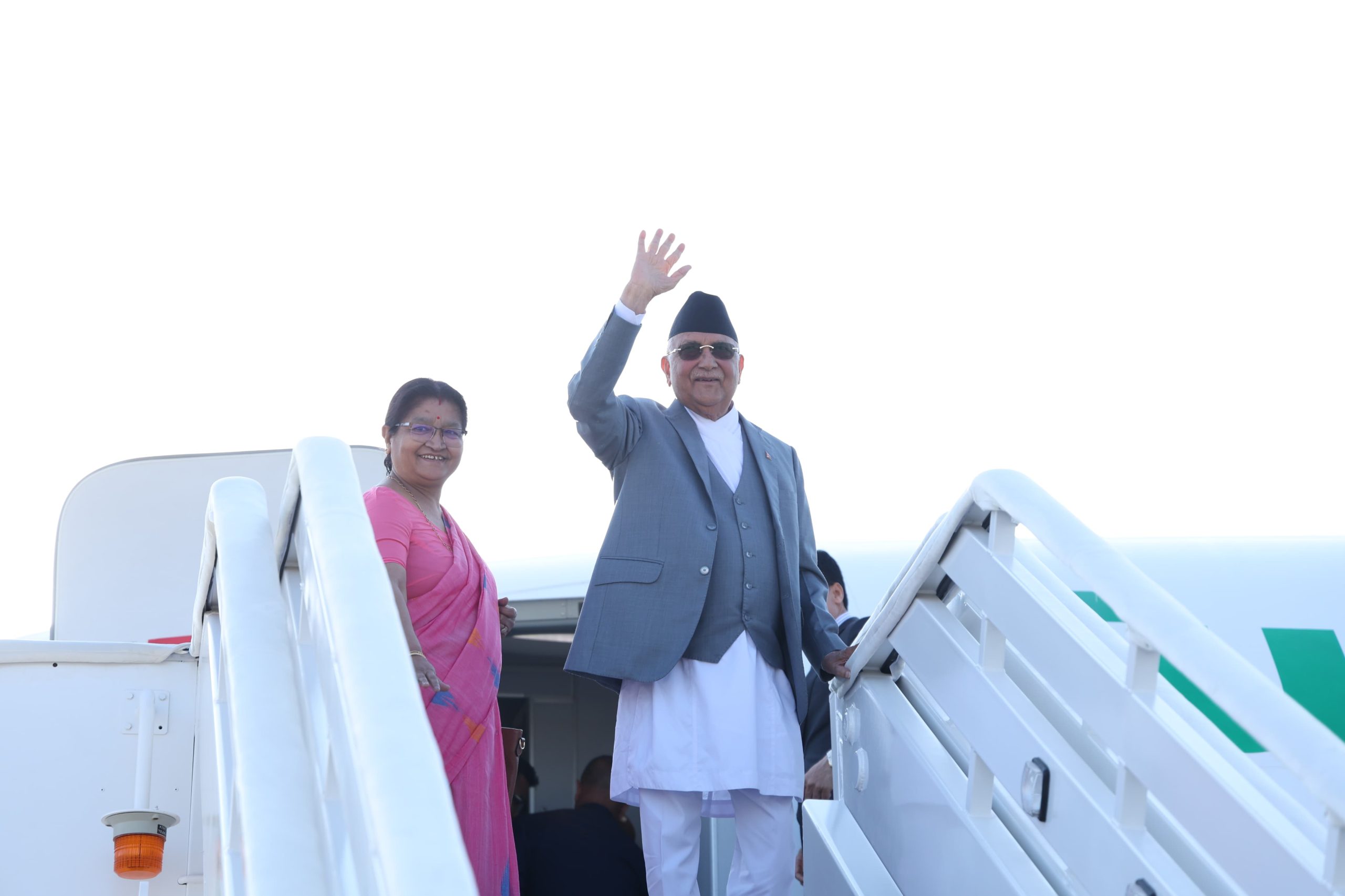 प्रधानमन्त्री स्वदेश प्रस्थान, राती ११ बजे आइपुग्ने