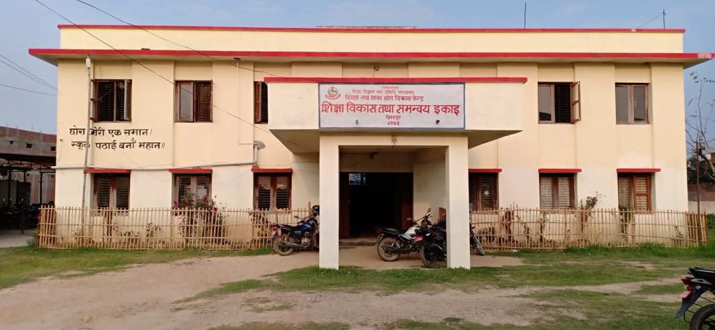 सिरहामा एसईई परिक्षाको दोस्रो दिन ९ केन्द्रबाट करिब २ सय मोबाइल बरामद, दुई केन्द्राध्यक्ष सहित ६ जना निष्कासित